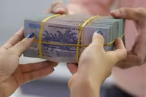 Một số ngân hàng cạn ‘room’ tín dụng?