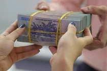 Một số ngân hàng cạn ‘room’ tín dụng?