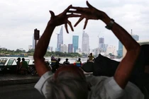 Kỷ lục đấu giá đất Thủ Thiêm: Ai vui, ai buồn?