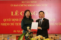 Bà Vũ Thị Chân Phương nhận quyết định bổ nhiệm chức vụ Chủ tịch UBCKNN