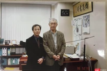 GS. Tasuku Honjo và GS. Tạ Thành Văn năm 2013.