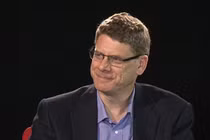 Tiến sĩ Jonathan Pincus là một nhà kinh tế học phát triển nổi tiếng chuyên về khu vực Đông Nam Á.