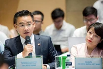 Ông Vũ Tú Thành (Phó Giám đốc khu vực, Hội đồng Kinh doanh Mỹ - ASEAN), bên trái. Ảnh nhân vật cung cấp.