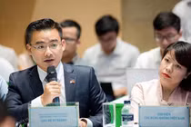 Ông Vũ Tú Thành (Phó Giám đốc khu vực, Hội đồng Kinh doanh Mỹ - ASEAN), bên trái. Ảnh nhân vật cung cấp.