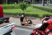 Những tấm vé số cuối cùng được bán ở vỉa hè trước khi TP.HCM giãn cách xã hội hồi tháng 6/2021