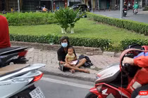 Những tấm vé số cuối cùng được bán ở vỉa hè trước khi TP.HCM giãn cách xã hội hồi tháng 6/2021