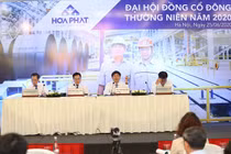 Chủ tịch Tập đoàn Hòa Phát - ông Trần Đình Long - làm chủ tọa tại cuộc họp ĐHĐCĐ thường niên năm 2020 (Nguồn: HPG)