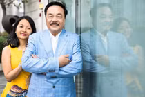 Ông Trần Quí Thanh cùng con gái, Trần Uyên Phương.