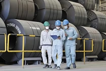 Lượng thép cán nóng nhập từ Trung Quốc chiếm 74% lượng nhập khẩu