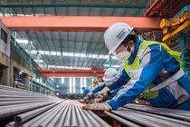 12 doanh nghiệp tôn mạ và ống thép nội địa sẽ bị thiệt hại nghiêm trọng nếu áp thuế chống bán phá giá thép cán nóng Trung Quốc. Ảnh: Bloomberg.