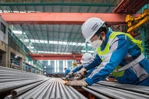 12 doanh nghiệp tôn mạ và ống thép nội địa sẽ bị thiệt hại nghiêm trọng nếu áp thuế chống bán phá giá thép cán nóng Trung Quốc. Ảnh: Bloomberg.