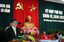 Ông Hồ Kỳ Minh, Phó Chủ tịch UBND TP Đà Nẵng trình bày báo cáo tại Kỳ họp thứ 2 HĐND TP Đà Nẵng khóa IX, nhiệm kỳ 2016-2021 diễn ra sáng 9/8.