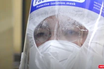 BS. Lê Thị Lan nghẹn ngào khi chia sẻ nỗi nhớ con trên tuyến đầu chống dịch COVID-19 (Ảnh - Minh Thuý cắt từ clip) 