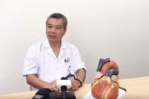 PGS. TS. Nguyễn Hữu Ước - Giám đốc Trung tâm Tim mạch và lồng ngực, Bệnh viện Hữu nghị Việt Đức (Ảnh: Minh Thúy) 