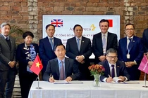 Thủ tướng Chính phủ Phạm Minh Chính chứng kiến lễ ký kết hợp đồng của Hệ thống tiêm chủng VNVC mua hơn 25 triệu liều vaccine COVID-19 của AstraZeneca (Ảnh- VNVC) 