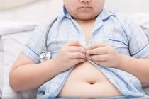 Ngày càng nhiều trẻ bị béo phì vì chế độ dinh dưỡng không hợp lý (Ảnh minh hoạ) 