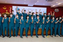 24 bác sĩ, điều dưỡng của BV Tai Mũi Họng Trung ương thể hiện quyết tâm vào TP. HCM chống dịch (Ảnh - BVCC)