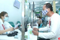 Bệnh nhân thanh toán viện phí tại Bệnh viện Hữu nghị Việt Đức (Ảnh: Thảo My)