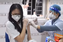 Học sinh được tiêm vaccine COVID-19 (Ảnh - Minh Thuý) 