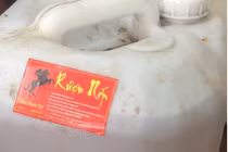 Loại rượu nếp đã khiến 7 người ngộ độc (Ảnh: BVCC) 