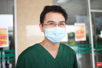 BS. Phạm Văn Phúc – Khoa Hồi sức tích cực, Bệnh viện Bệnh Nhiệt đới Trung ương (Ảnh: Minh Thúy) 
