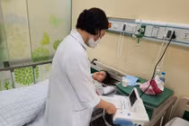 Bác sĩ chăm sóc sản phụ Phạm Thị Hằng sau sinh. Ảnh: BVCC