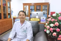 PGS.TS. Phạm Bá Nha – Trưởng khoa Phụ Sản, Bệnh viện Bạch Mai (Ảnh: Minh Thuý) 