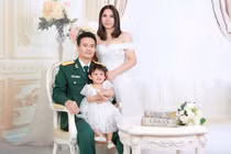 Gia đình Thượng úy Đậu Văn Dũng, chị Phạm Thị Ngọc và con gái Đậu Hà Lan (Ảnh - BVCC)