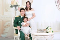 Gia đình Thượng úy Đậu Văn Dũng, chị Phạm Thị Ngọc và con gái Đậu Hà Lan (Ảnh - BVCC)
