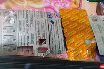 Thuốc kháng sinh (Clindamycin), kháng viêm (Medrol) xuất hiện trong đơn thuốc điều trị F0 được người dân chia sẻ trên Facebook cho nhau (Ảnh - MT) 