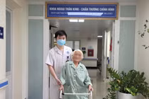 Bệnh nhân 102 tuổi hồi phục sau khi được thay khớp háng (Ảnh - BVCC) 