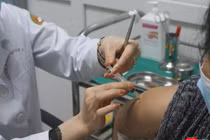 Tiêm vaccine phòng COVID-19 (Ảnh - Minh Thuý)