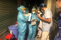 Nhân viên y tế truy vết ca bệnh (Ảnh - PV)