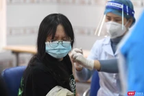 Học sinh tiêm vaccine COVID-19 (Ảnh - Minh Thúy)