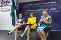 Đại sứ quán Australia cùng Trưởng đại diện UNICEF và TS. Dương Thị Hồng thảo luận về gói hỗ trợ, phân phối vaccine phòng COVID-19 (Ảnh - Minh Thuý) 