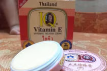Kem thoa mặt IQ Vitamin E whitening melasma cream (Ảnh chụp màn hình) 