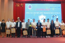 Bệnh viện Hữu Nghị tổ chức lễ tổng kết công tác chi viện, điều trị bệnh nhân COVID-19 (Ảnh - BVCC) 