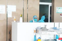 Bác sĩ trực cấp cứu ở bệnh viện (Ảnh - Minh Thuý) 