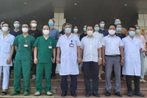 TS. Phạm Ngọc Thạch - Giám đốc Bệnh viện Bệnh Nhiệt đới Trung ương - gặp mặt 30 bác sĩ, điều dưỡng lên đường chống COVID-19 ở TP. Hồ Chí Minh (Ảnh - Đặng Thanh) 