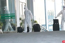 Nhân viên y tế phòng, chống COVID-19 ở Bệnh viện (Ảnh - Minh Thúy)