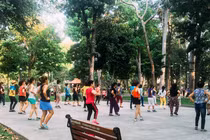 Người dân tập thể dục ở công viên (Ảnh - VL) 