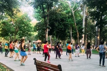 Người dân tập thể dục ở công viên (Ảnh - VL) 