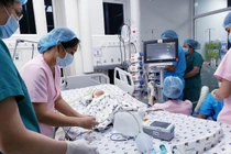 Ca phẫu thuật tách rời cặp song sinh đã thành công tốt đẹp (Ảnh: Bệnh viện Nhi đồng Thành phố) 