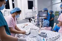 Ca phẫu thuật tách rời cặp song sinh đã thành công tốt đẹp (Ảnh: Bệnh viện Nhi đồng Thành phố) 