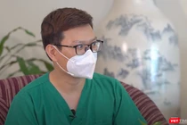 BS. Ngô Đức Hùng - Trung tâm cấp cứu A9, Bệnh viện Bạch Mai (Ảnh - Minh Thuý cắt từ clip) 
