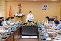 Bộ trưởng Bộ Y tế chỉ đạo tại cuộc họp về chiến dịch tiêm vaccine phòng COVID-19 (Ảnh - BYT) 