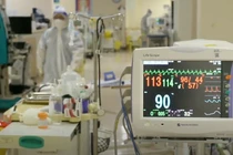 Bác sĩ trực cấp cứu ở bệnh viện (Ảnh - BYT) 