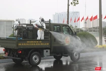 Binh chủng hoá học, Bộ Quốc phòng diễn tập phun khử khuẩn để phòng, chống dịch COVID-19 (Ảnh: Minh Thuý) 