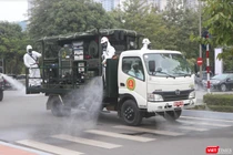 Phun khử khuẩn phòng COVID-19 (Ảnh - Minh Thuý) 
