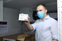 Hơn 800.000 liều vaccine COVID-19 AstraZeneca do Đức hỗ trợ về đến Hà Nội (Ảnh - WHO)